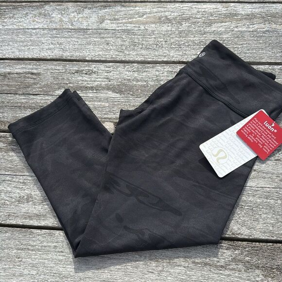 Lululemon Wunder Under Crop Luon Vintage‎ black camo size 6 NWT 20.5" - Picture 2 of 7